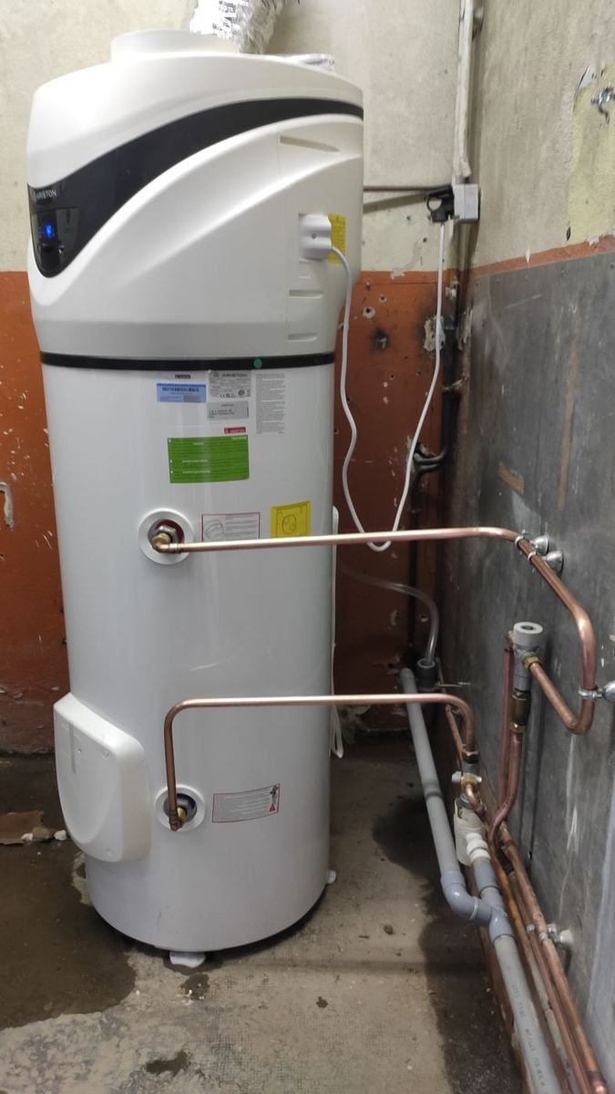 Installierte Warmwasser-Wärmepumpe