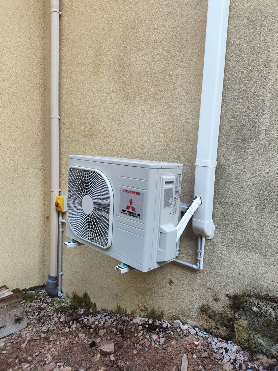 Klimaanlage 5 kW – Kondensatablauf angeschlossen